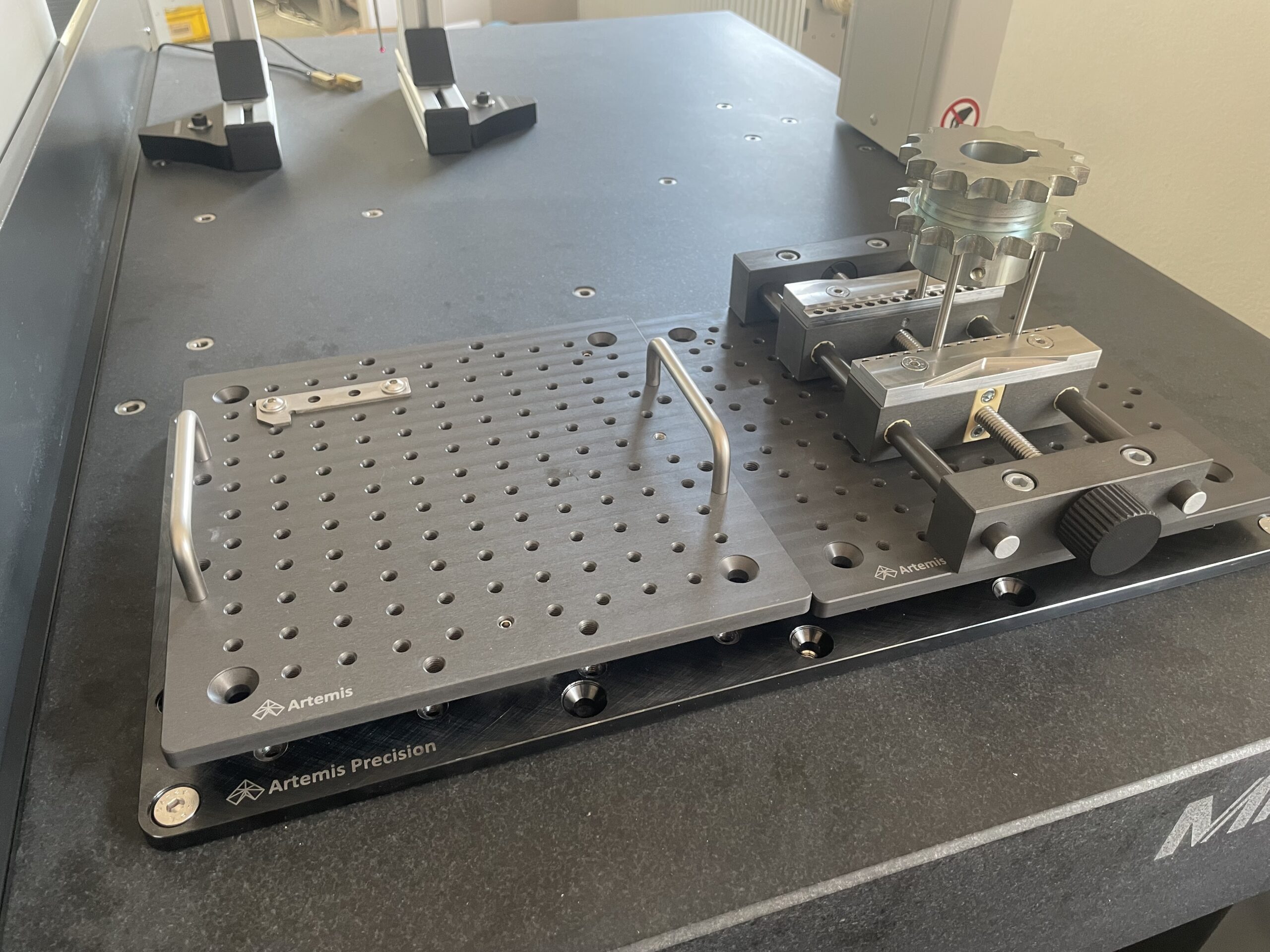 CMM Exachngable pallet system